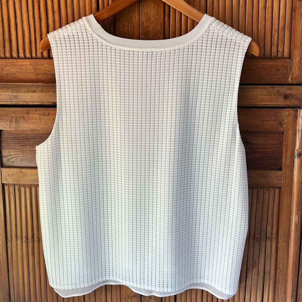 Vince silk sleeveless white crewneck blouse - EUC
